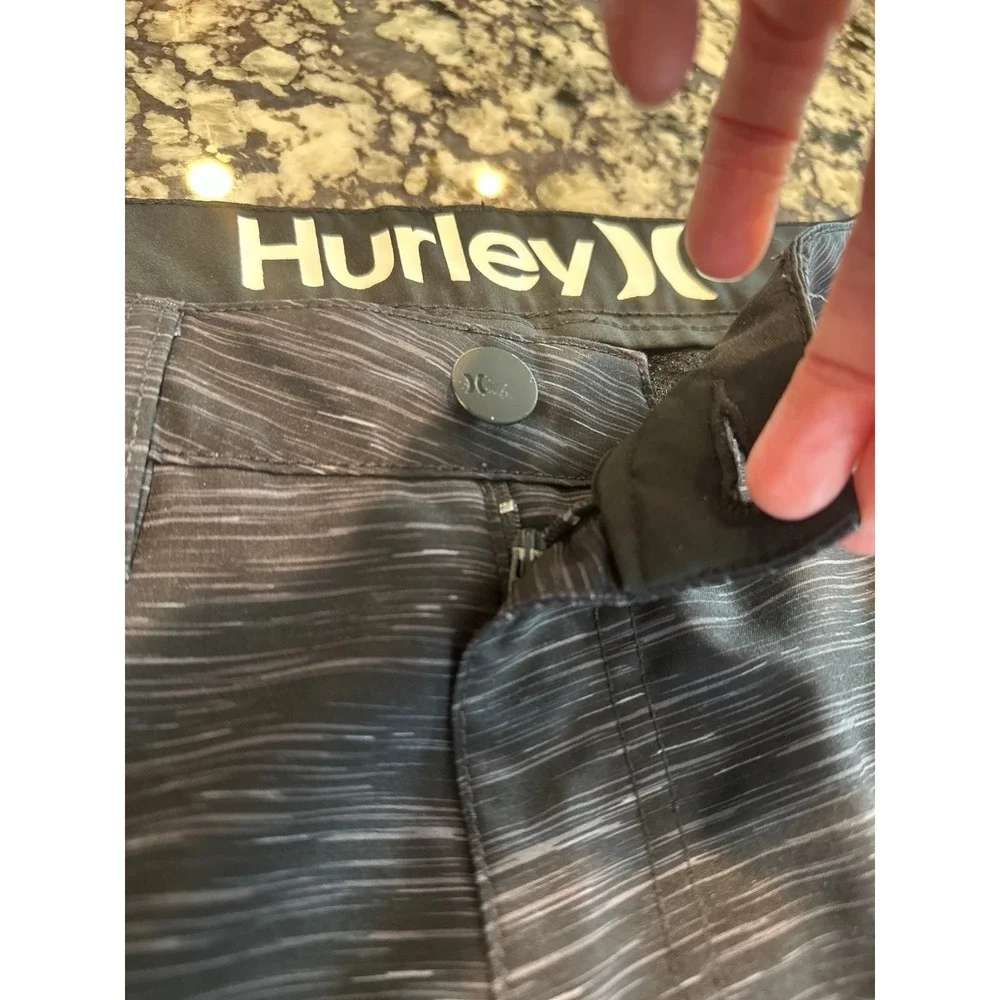 Hurley‎ Hybrid Walk Shorts in a Black Heather, size 28 Mens